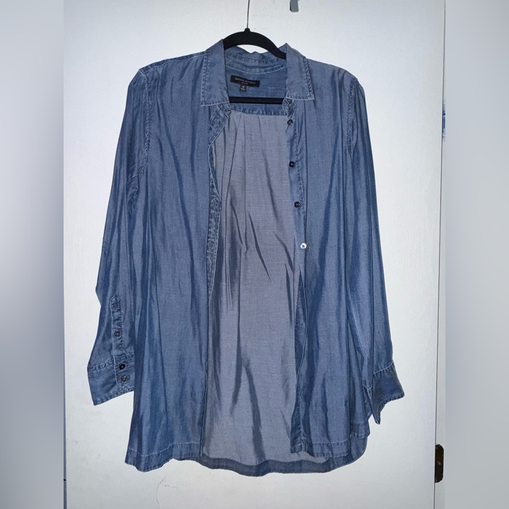 Banana Republic Casual Blue Button Down Shirt